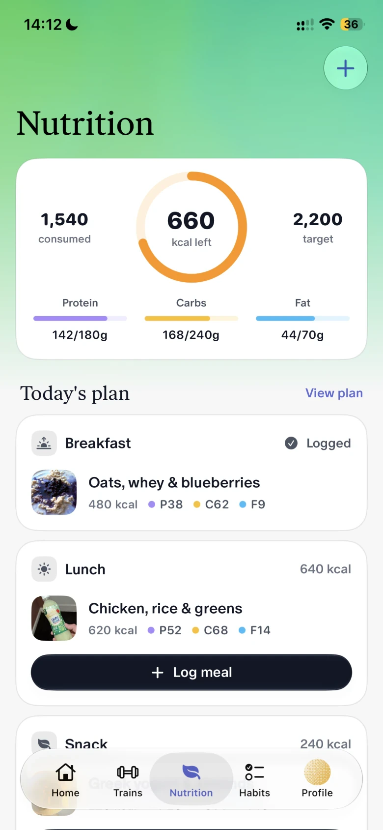 Straton client app showing a daily nutrition plan with calorie and macro progress